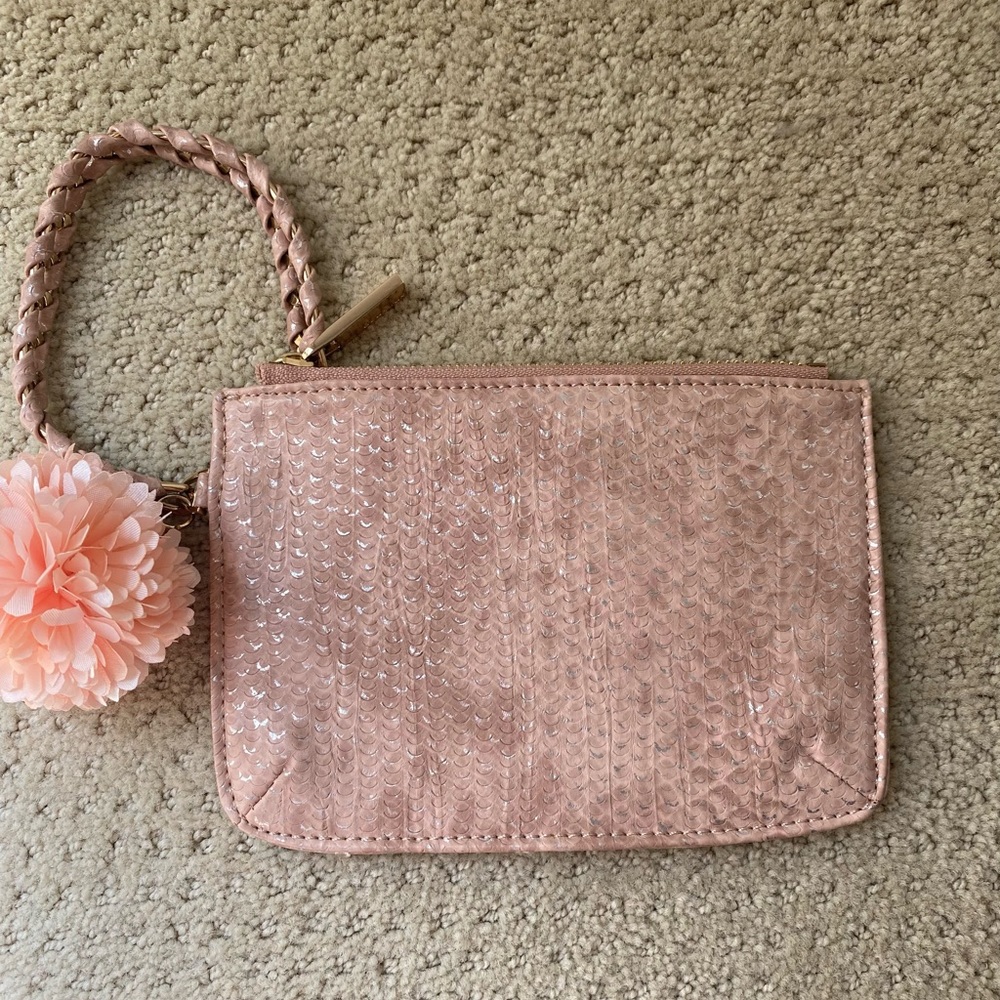 De Lux pink and gold wristlet